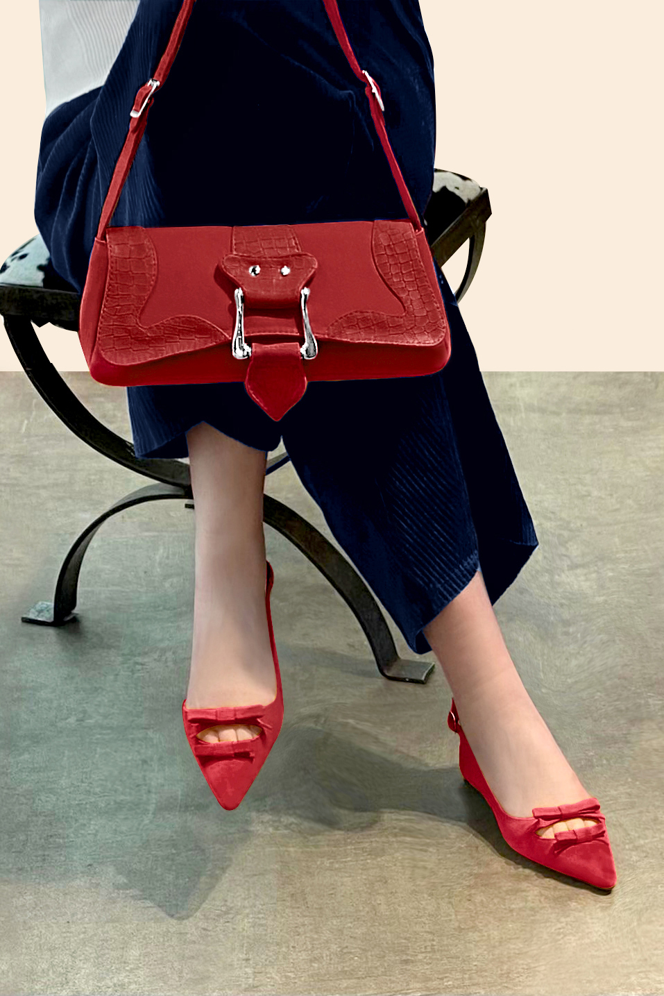 Scarlet red women's dress handbag, matching pumps and belts. Worn view - Florence KOOIJMAN